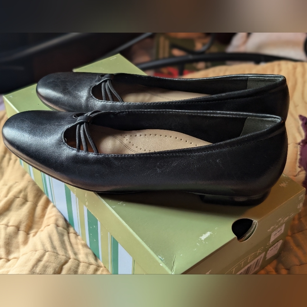 NIB Trotters Black Women's 7M heels - Picture 7 of 7
